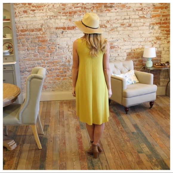 Chartreuse Sleeveless Swing Dress With Pockets - Picture 3 of 4